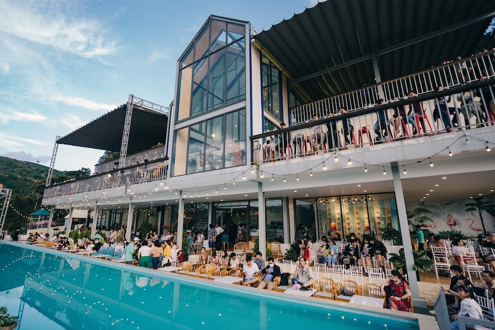 Có rất nhiều góc view để bạn có thể lựa chọ tại  Chuồn Chuồn coffee & Bistro Đà Lạt