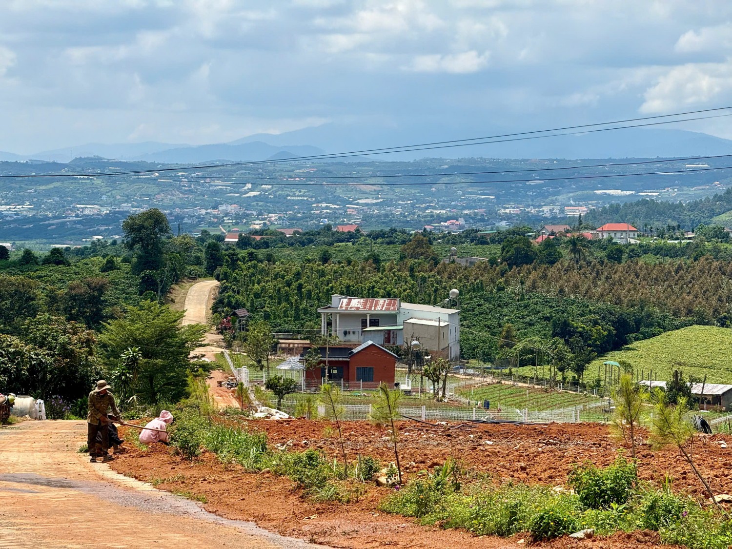 view 360 do ngam thi tran va san may o lo goc 2 mat tien tren cao khu nghi duong dong thanh