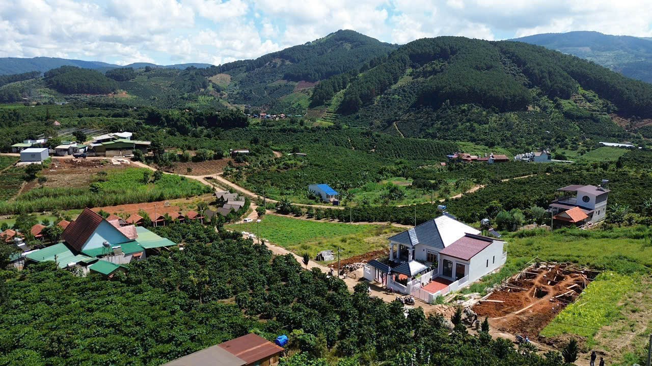 chi 1 ty 550 trieu cho can nha nghi duong cach nhua dt725 300m ven da lat