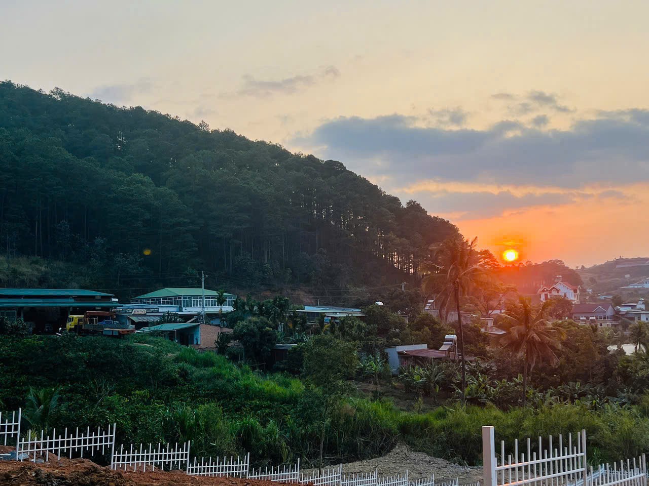 mieng dat cach duong nhua dt725 200m ngay trung tam nam ban view dep khu nhieu biet thu nghi duong