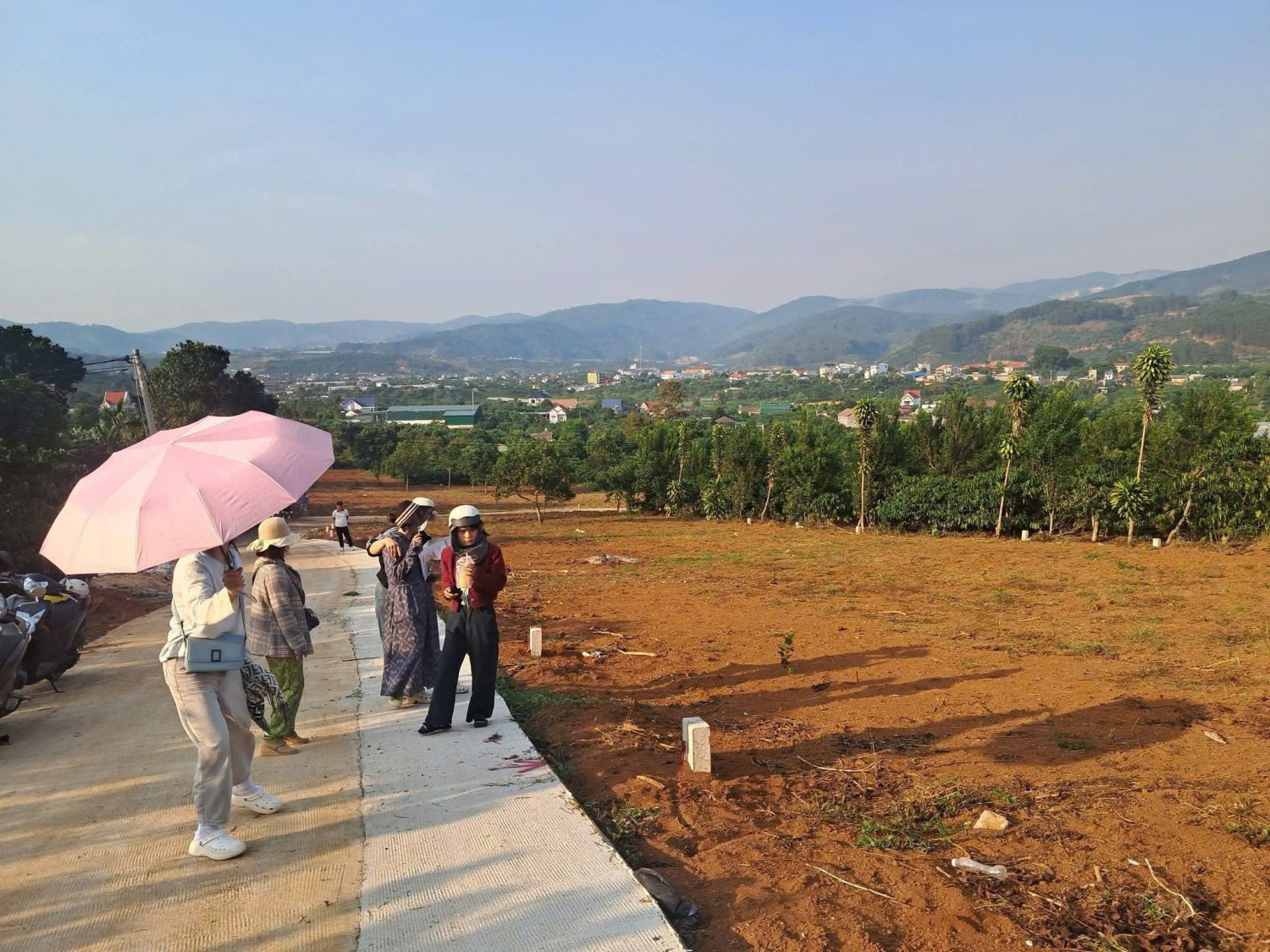 lo dat me linh cach da lat 3km gan nhua view dep mien man ngam thi tran doi thong