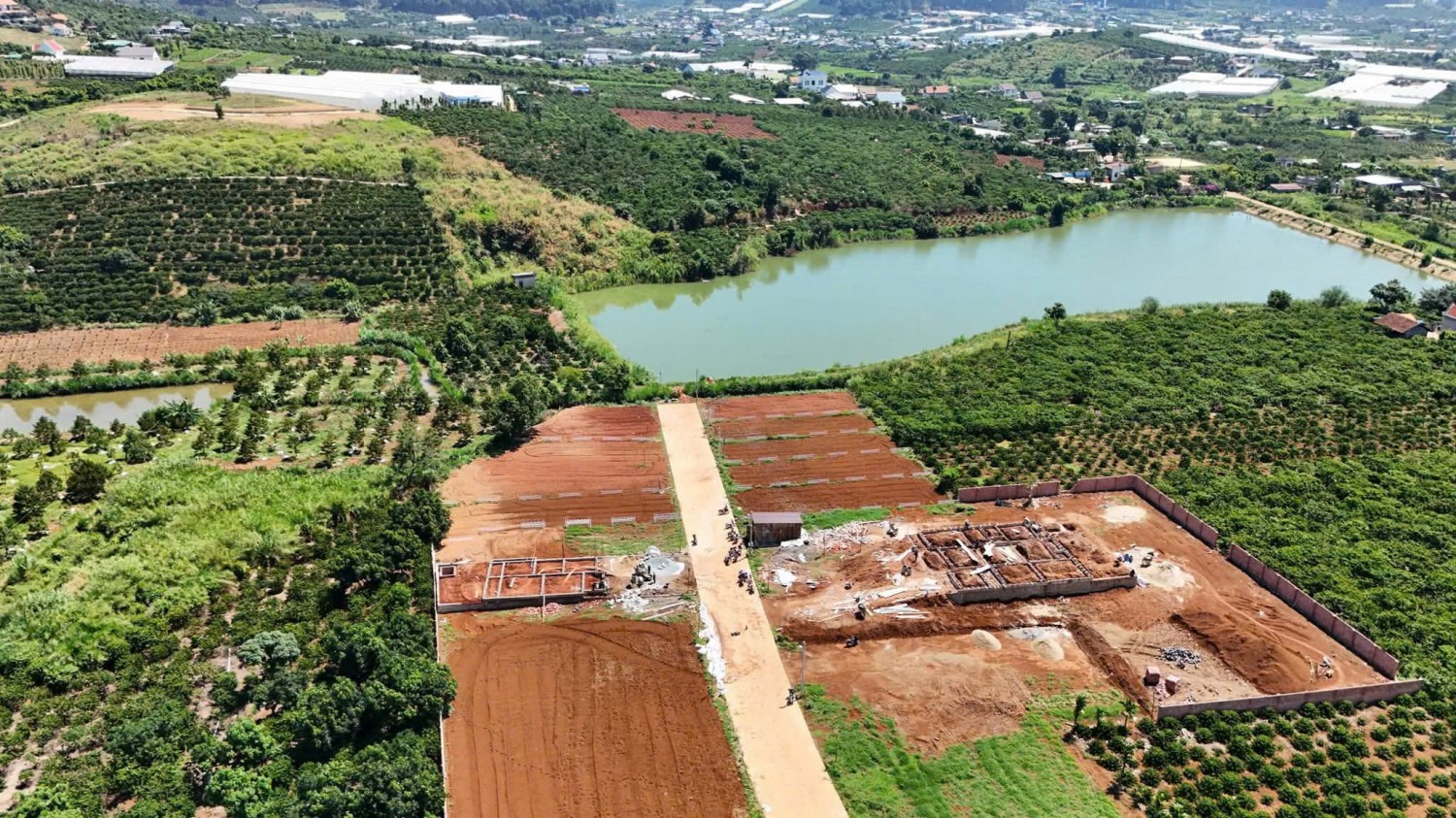 manh dat view ho cuc dep trung tam nam ban cach duong nhua chinh dt725 len da lat 2km  khu dan cu