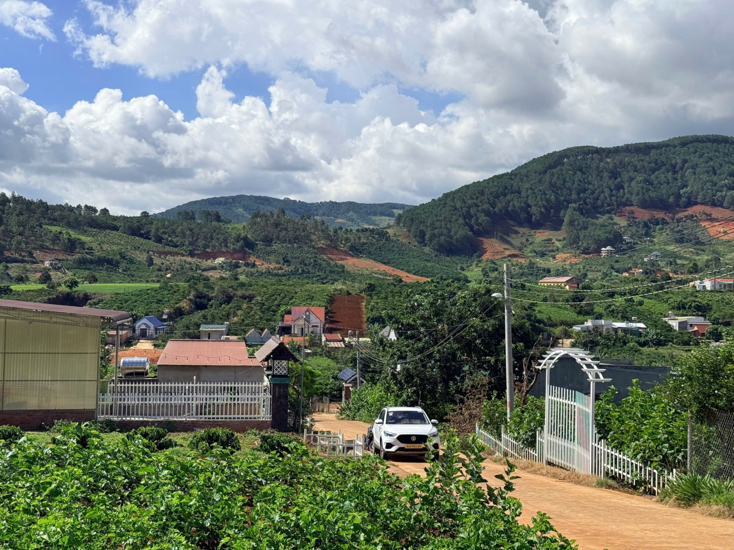 chu can tien ban gap 511m ? dat view dep ngam doi thong khu dan cu san cafe cach duong nhua chinh chi 400 met