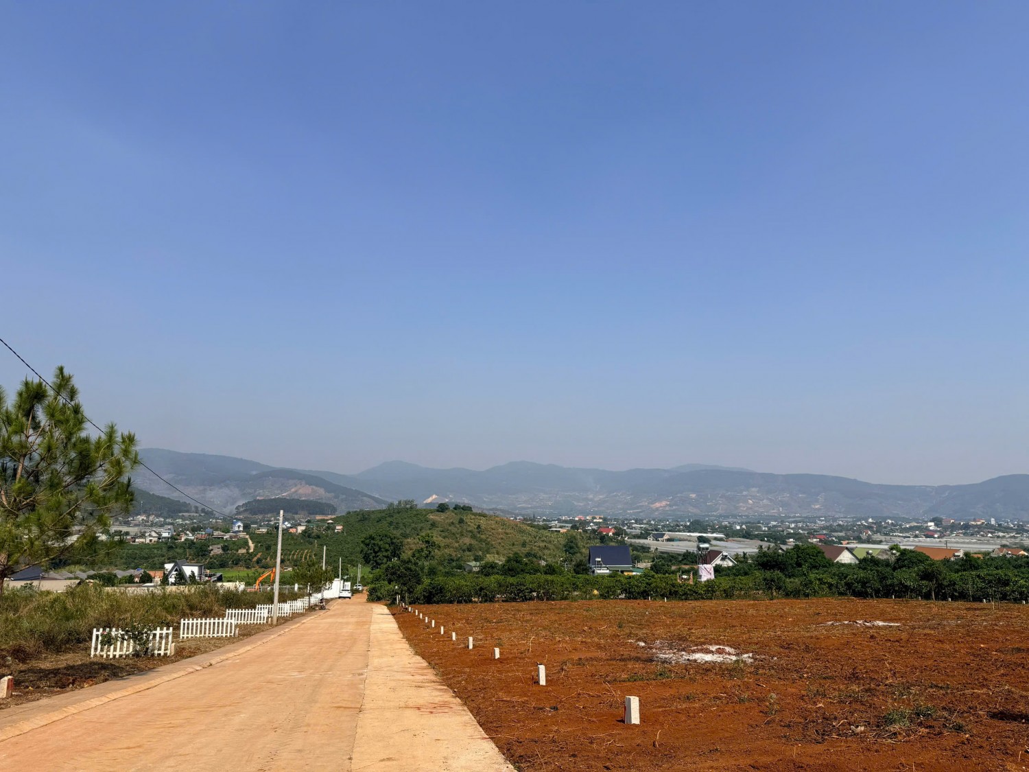 lo dat cach cho nam ban 2km gan nhua view dep mien man ngam thi tran doi thong