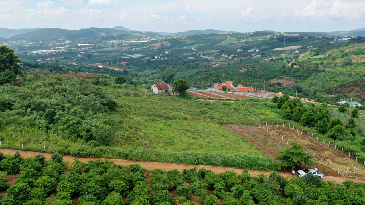 dat nam ban gan ho bai cong cach cho thang long 3km dat thoang dep gan khu nghi duong