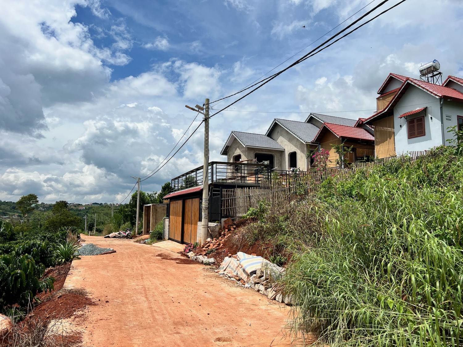 lo dat chu ngop cach duong nhua 300m the cao view dep khu nha nghi duong co camera an ninh cot dien