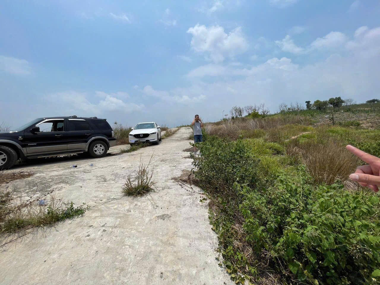 lo dat cach duong nhua dt725 2km giap suoi ngang 30m chu ngop ban re