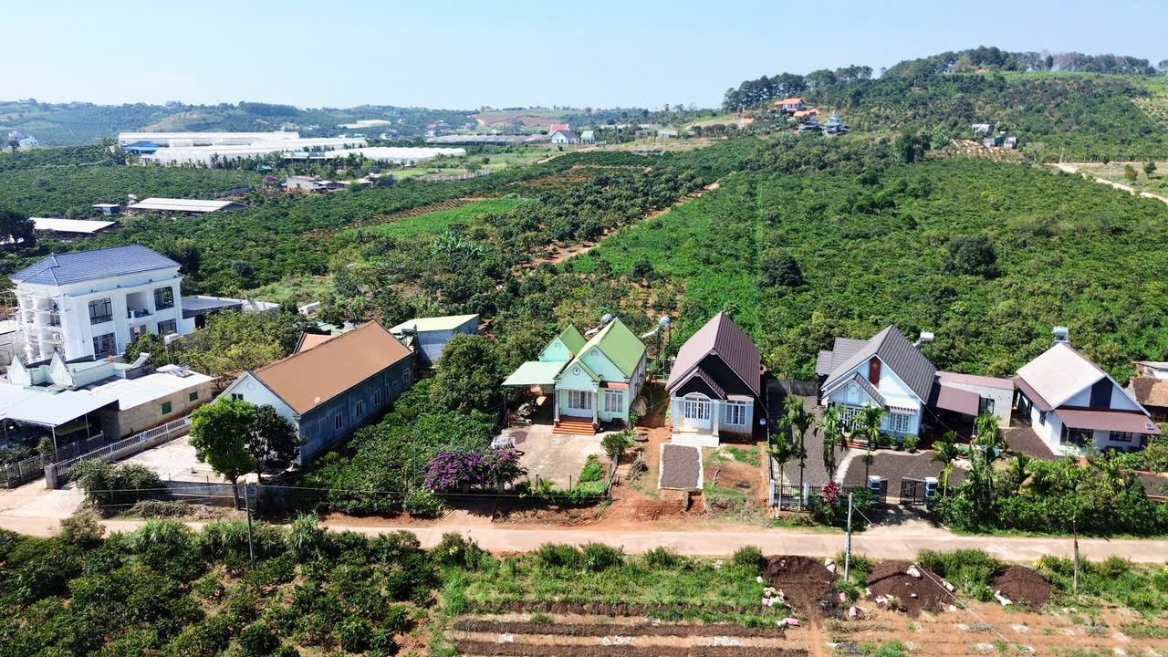 manh dat o khu dan cu gan cho thang long trung tam nam ban view doi thong xung quanh