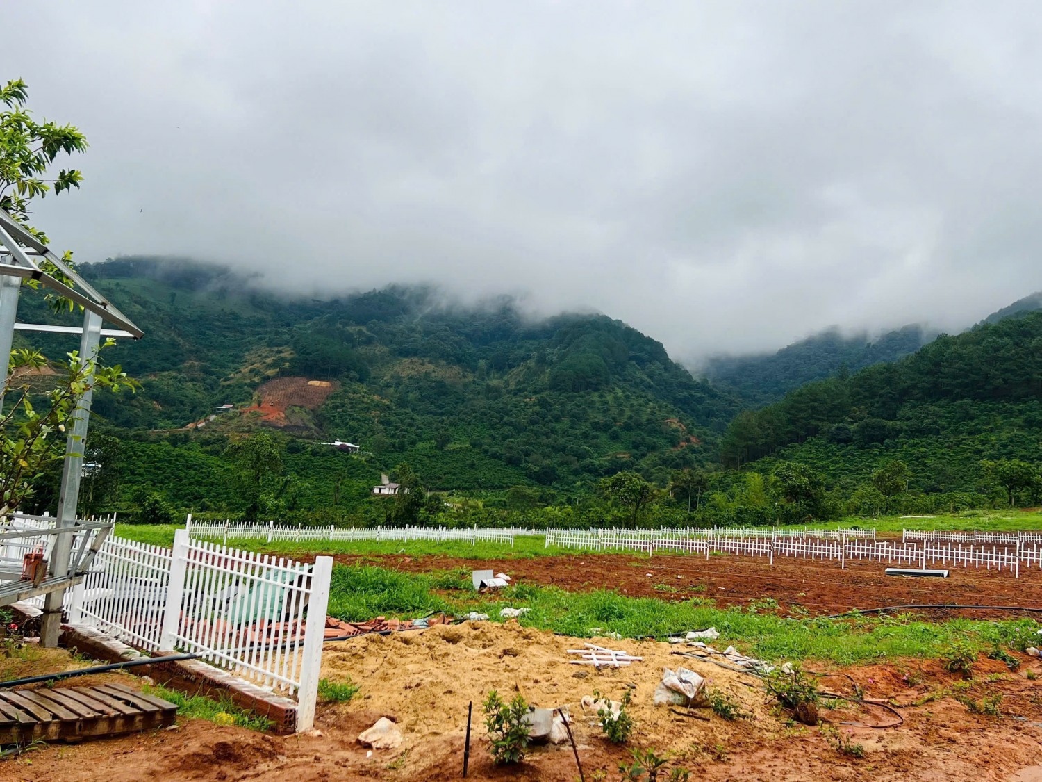 manh dat dep hiem canh nui voi view san may va thung lung cuc dep xinh lung linh gia 490 trieu
