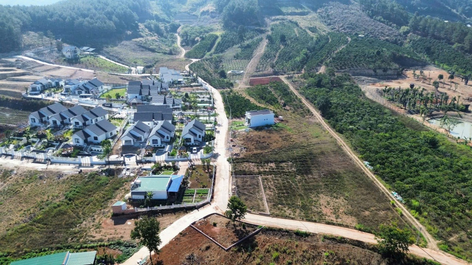 manh dat doi dien khu biet thu gia lam lo goc 2 mat tien hon 48m cach duong nhua chi 900m