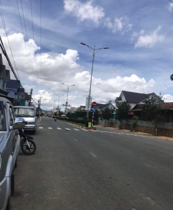 ban lo dat mat tien dt 240m2 duong langbiang ngay cong khu du lich langbiang tt lac duong